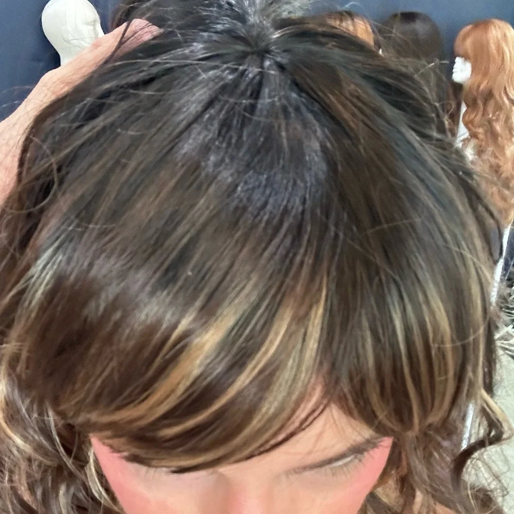 Wavy Highlighted Women's Wig in Dark Brown with Blonde Highlights